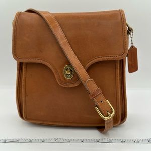 125• Beautiful Vintage Coach 352